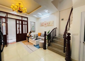 Bán nhà Nguyễn Khang Cầu Giấy ,5 tầng ở ngay cách ô tô 10m,35m2/7,25 tỷ - 0949123193  + vị trí đẹp cách ô tô tránh chỉ 10m + nhà 5 tầng như mới đẹp vào ở ngay + sổ đỏ cất két(giao dịch ngay) +Tặng Toàn Bộ Nội Thất  Liên hệ : Em Quý Cầu BDS Cầu Giấy để xem