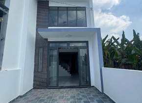 BBán nhà gác lửng thuộc tọa lạc Phường Tân Triều (Thạnh Phú cũ) -Đồng Nai ???? đường bê tông ???? đường bê tông thông thoáng.Dân cư đông đúc mặt tiền đường 767  Gần trường học Thạnh Phú. Diện tích:5*20m Công Năng: khách-bếp-3 ngủ- 2 tolet- Sân ô tô Giá 1t